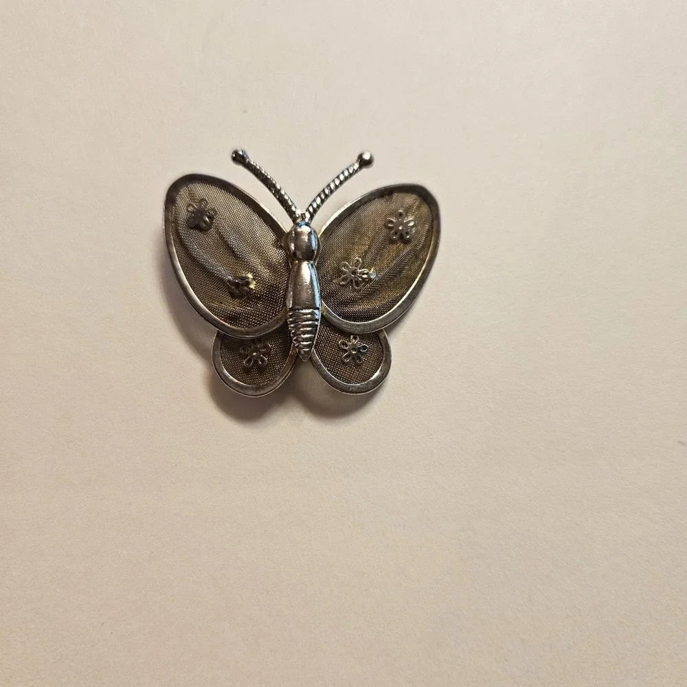 Silver Toned Mesh Butterfly‎ Shaped Brooch Pendant